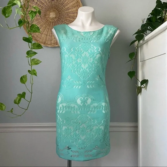 green emerald velvet dress Shop Chelsea & Violet clothing and handbags at SilkRoll. Trade with us! main image 1